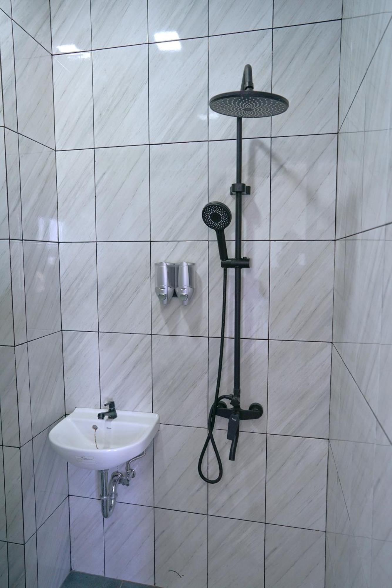Arlita Guesthouse Cianjur Exteriör bild
