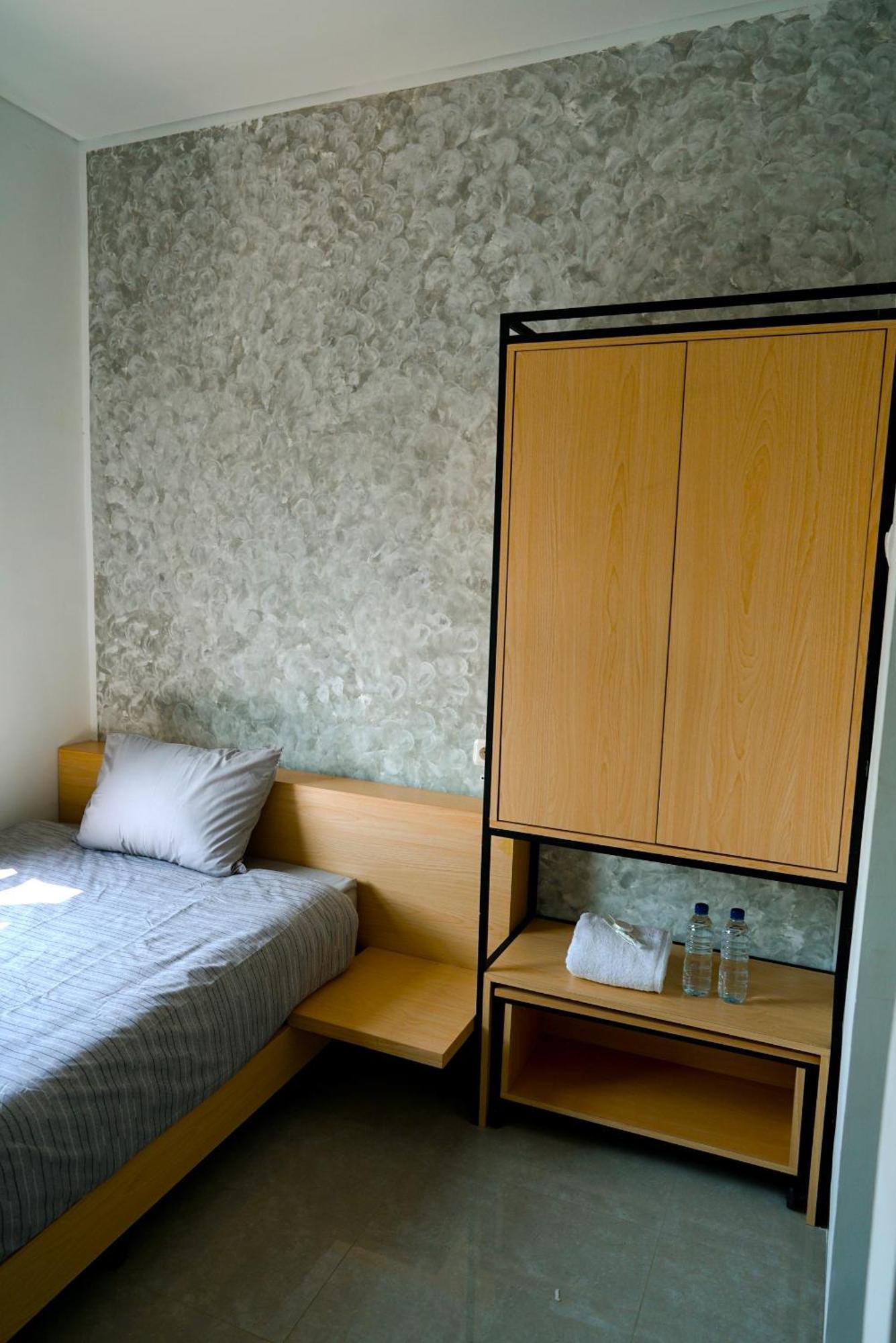 Arlita Guesthouse Cianjur Exteriör bild