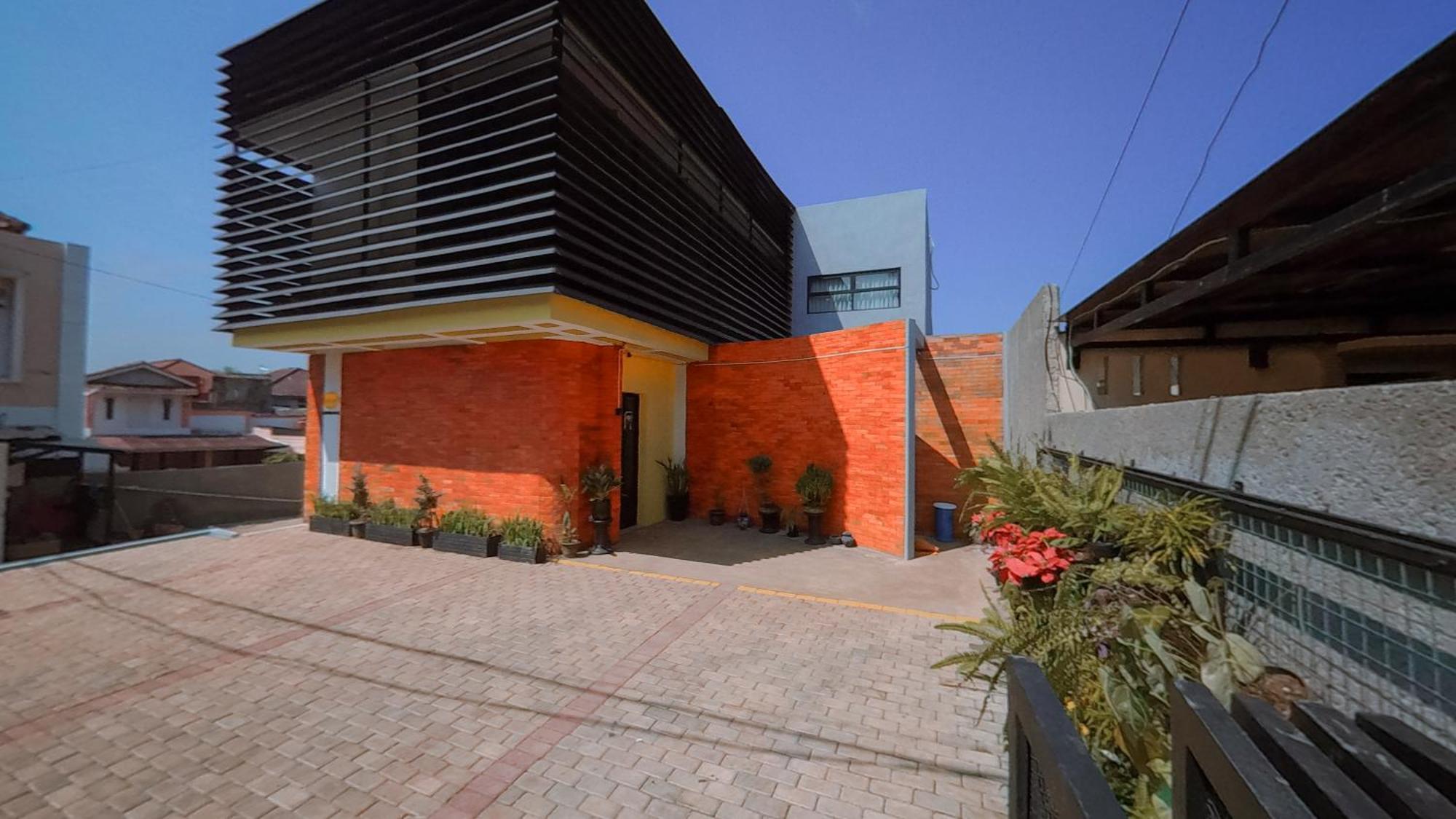 Arlita Guesthouse Cianjur Exteriör bild