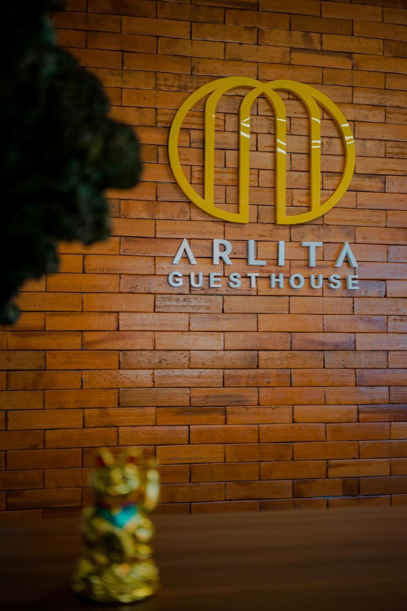 Arlita Guesthouse Cianjur Exteriör bild