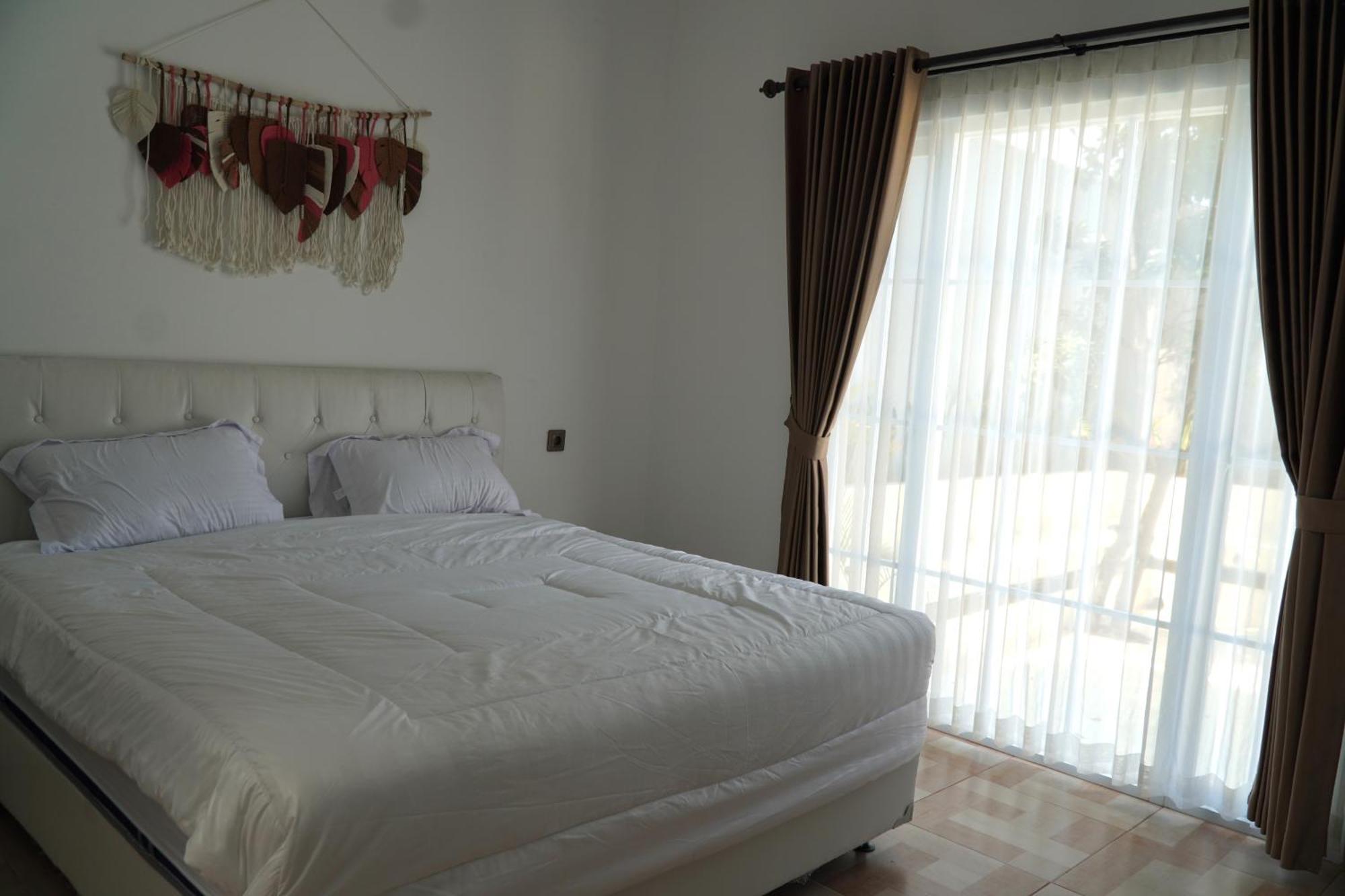 Arlita Guesthouse Cianjur Exteriör bild
